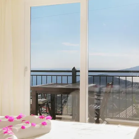 3 Bedroom - 5 Minutes Drive To The Center