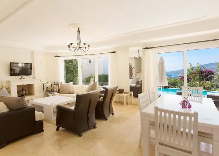 3 Bedroom - 5 Minutes Drive To The Center Вилла *