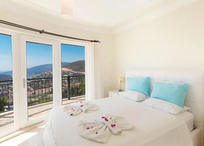 3 Bedroom - 5 Minutes Drive To The Center
