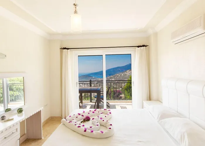 3 Bedroom - 5 Minutes Drive To The Center