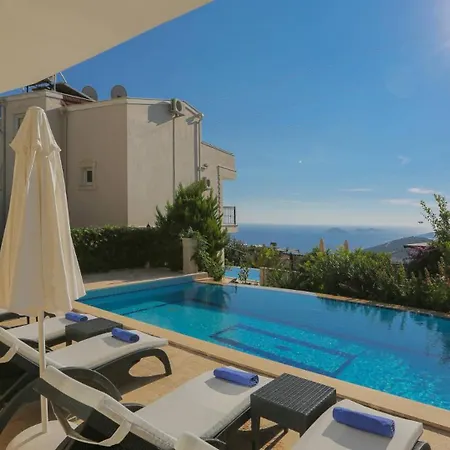 Villa 3 Bedroom - 5 Minutes Drive To The Center