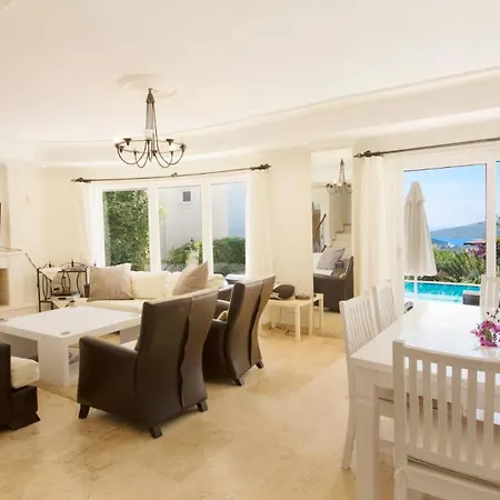 3 Bedroom - 5 Minutes Drive To The Center فيلة *
