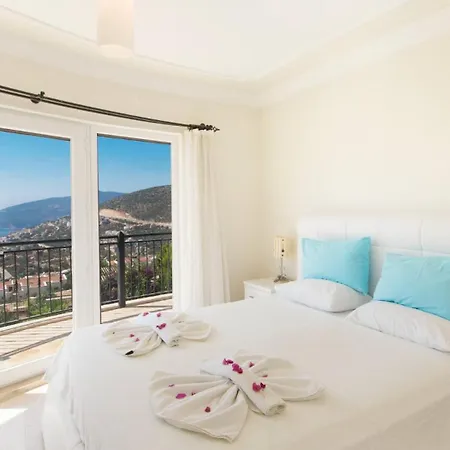 3 Bedroom - 5 Minutes Drive To The Center