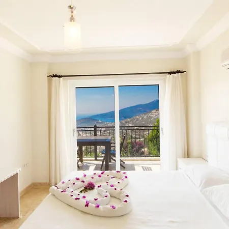 3 Bedroom - 5 Minutes Drive To The Center
