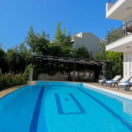 3 Bedroom - 5 Minutes Drive To The Center *