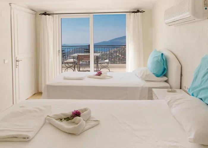 Villa 3 Bedroom - 5 Minutes Drive To The Center *