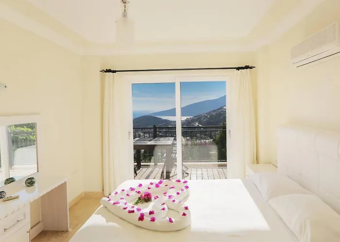 3 Bedroom - 5 Minutes Drive To The Center فيلة
