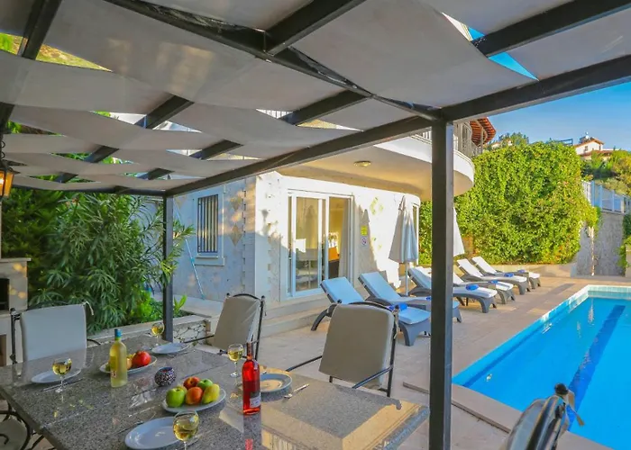3 Bedroom - 5 Minutes Drive To The Center فيلة