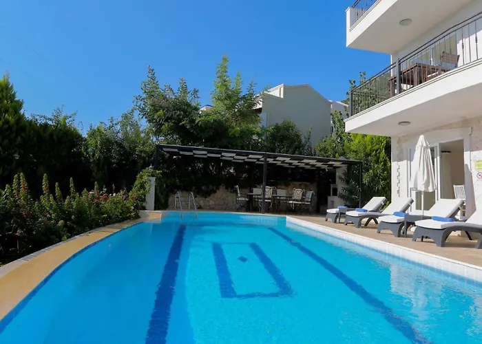 3 Bedroom - 5 Minutes Drive To The Center *