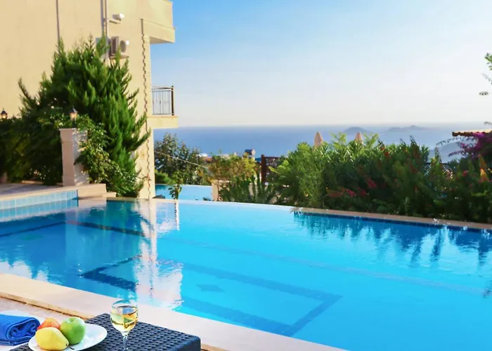 3 Bedroom - 5 Minutes Drive To The Center كالكان