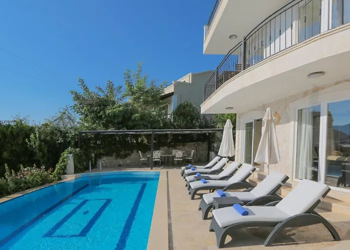 3 Bedroom - 5 Minutes Drive To The Center فيلة كالكان