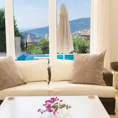Vilă 3 Bedroom - 5 Minutes Drive To The Center